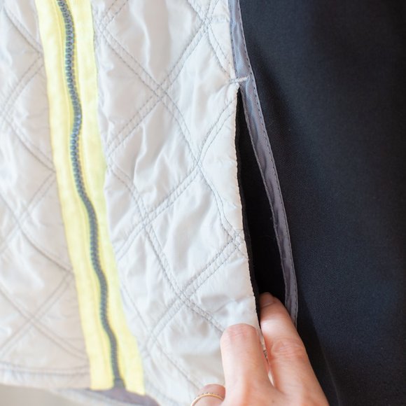 Reebok RBX Women's Running Jacket Quilted Size M Thumb Holes Full Zip Black Gray - Picture 4 of 10